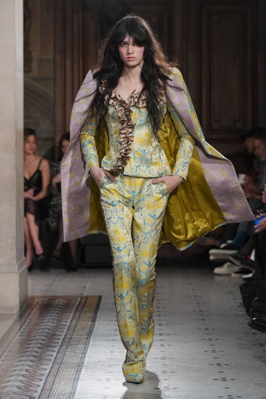 En Directo: Últimas Noticias: Se Confirma: Especial: Nina Ricci Maria Antonieta En Glastonbury