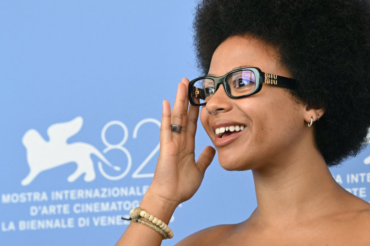 “Tengo dos dientes laterales en forma de clavija” y soy imagen de Colgate: ¿nos hemos cansado de la sonrisa perfecta?