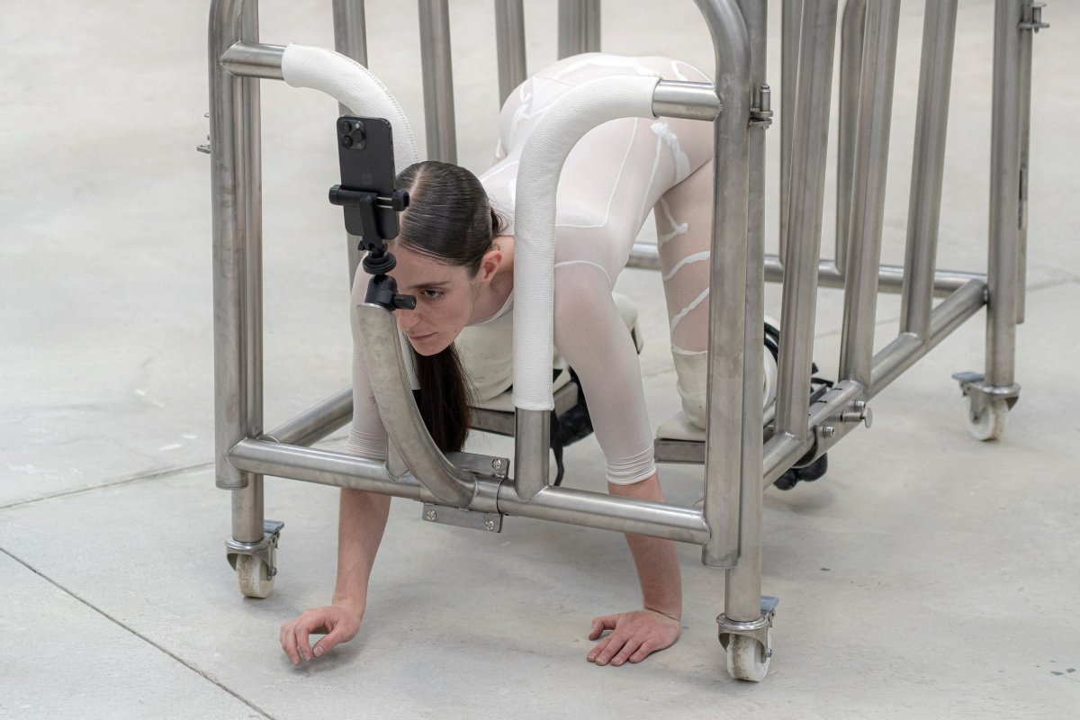 Candela Capitán: “Me interesa investigar las granjas de ‘influencers’ de producción masiva de contenido en China”