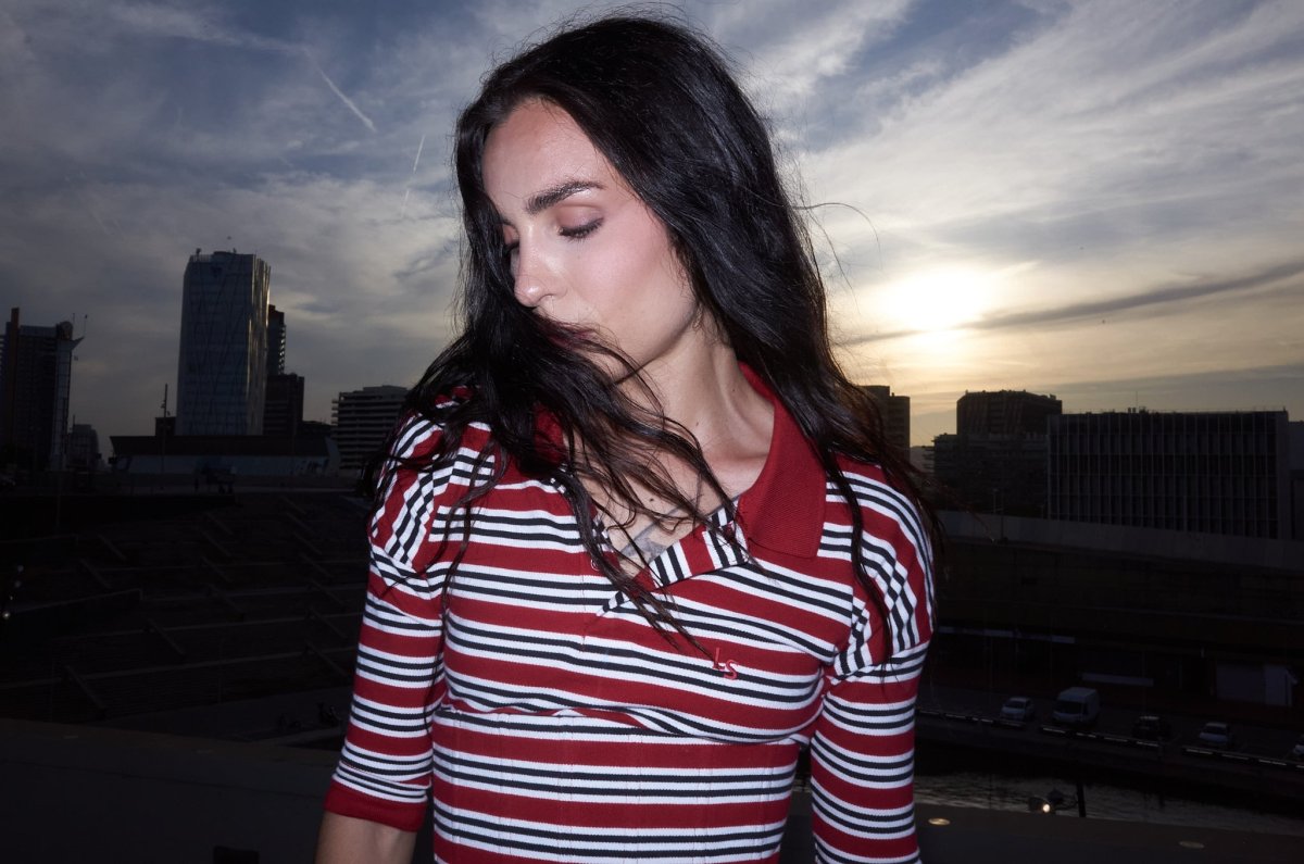 Unos ‘micro-shorts denim’ y una plaza llena: así vivió Natalia Lacunza su debut en Primavera Sound de la mano de Levi’s