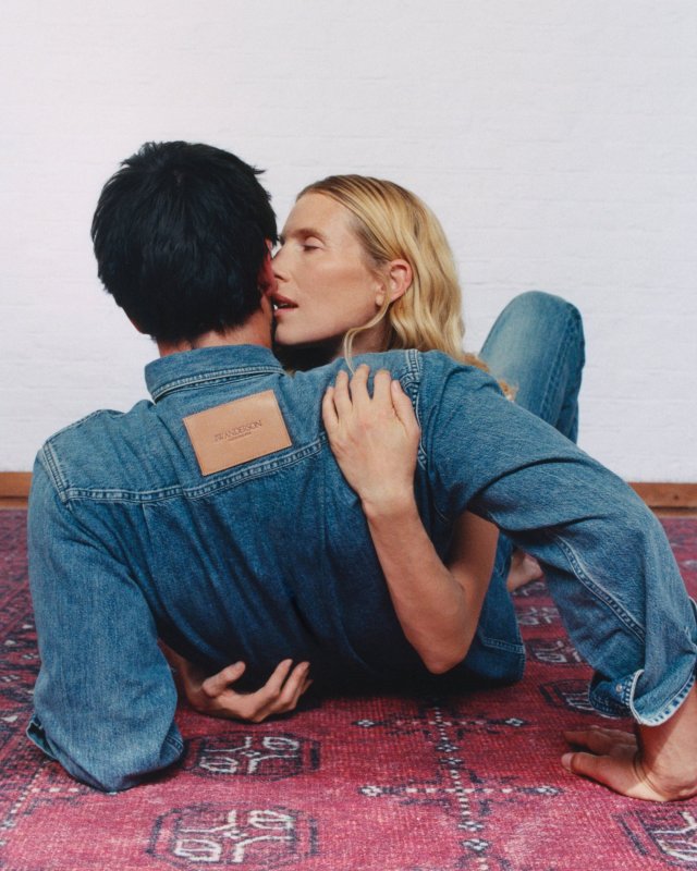 Análisis: Erotismo Y Complicidad: Dree Hemingway Protagoniza Con Su Pareja La Nueva Campaña De Jw Anderson
