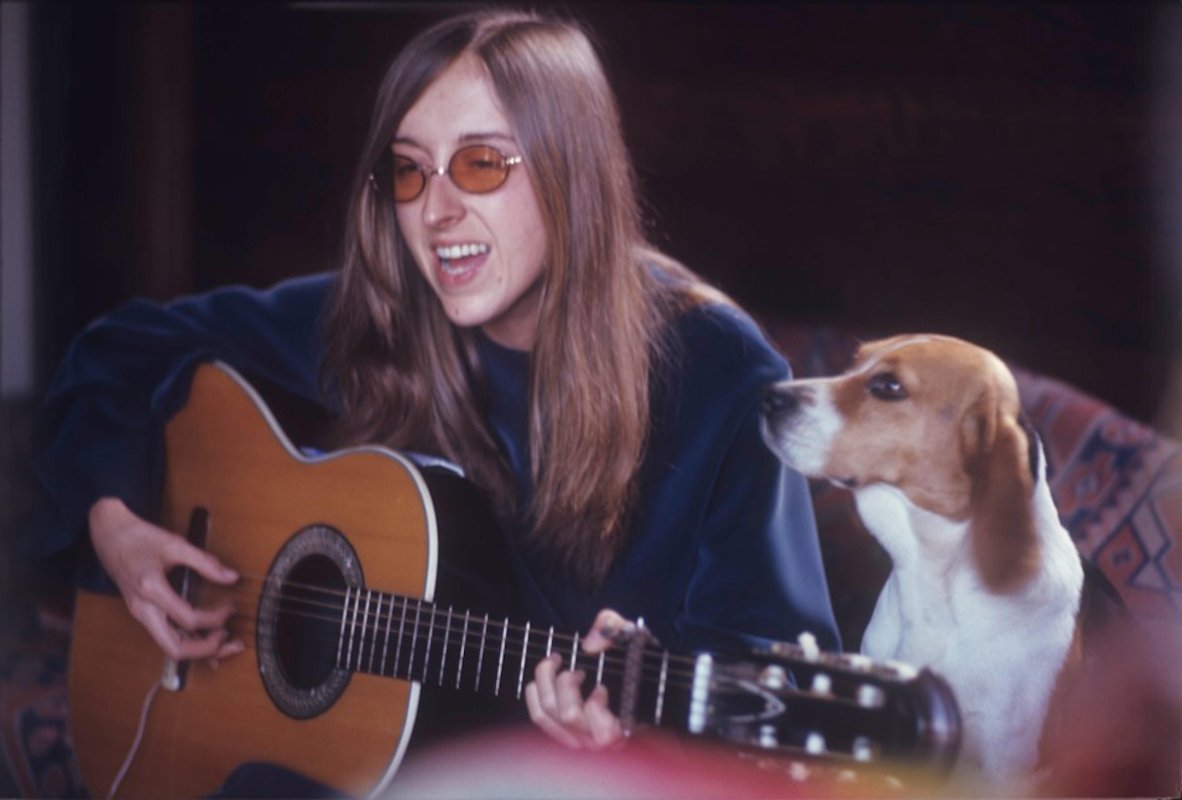 Judee Sill, de atracadora a cantante y vuelta a empezar: la trepidante historia de ‘la Joni Mitchell quinqui’