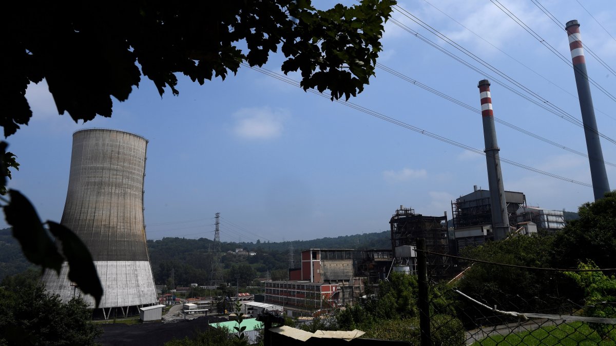 El Gobierno estudia una intervención de los precios del gas para frenar la subida de la factura eléctrica