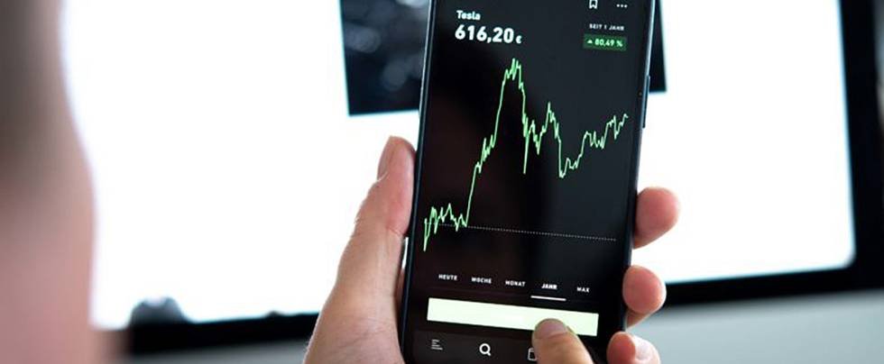Triquiñuelas Y Consejos Interesados: Los Usuarios Financieros Europeos Cargan Contra Los Brókers Y ‘Fininfluencers’