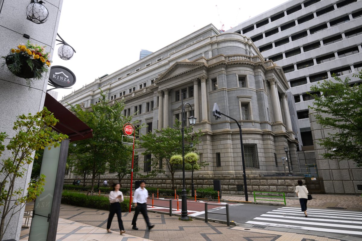 Operación salvar al Yen: Japón entrecierra el grifo del dinero barato con la ayuda del ‘amigo americano’