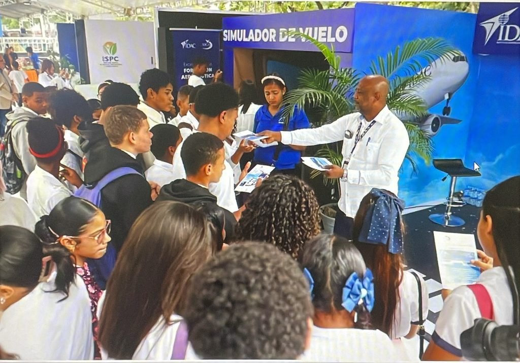 IDAC llevará la experiencia de volar a la Feria Internacional del Libro Santo Domingo 2026