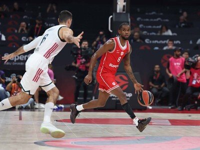 Olympiacos de Jean Montero vencen a Baskonia de Chris Duarte
