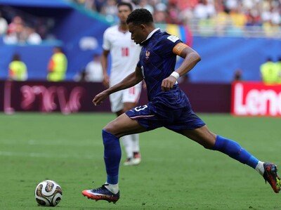 Mbappé convierte un gol Turquía pero se retira lesionado de la rodilla