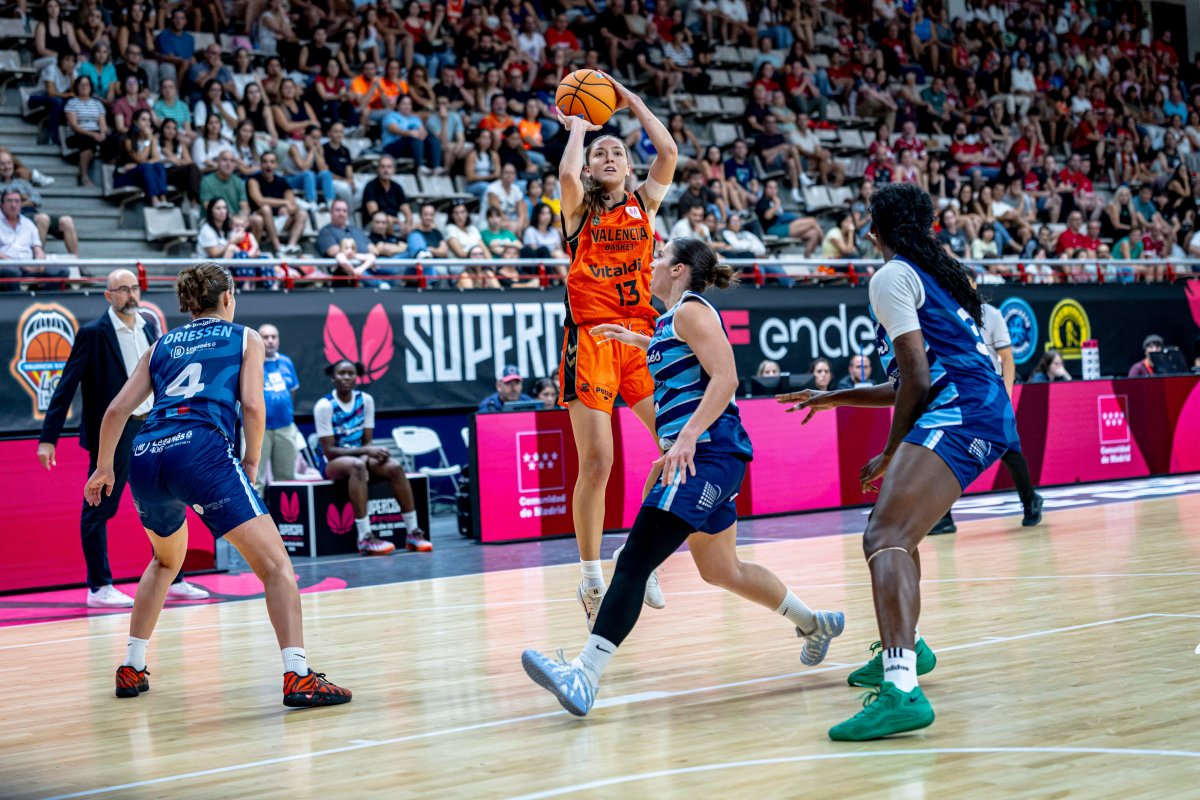 Elena Buenavida guía al Valencia Basket hasta su cuarta Supercopa de España