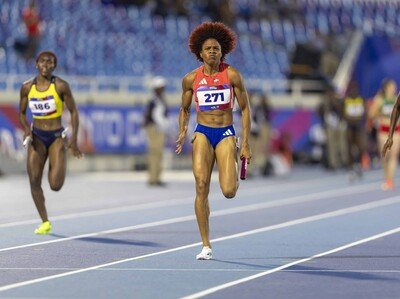 Estrella De Aza: atleta que vendió su carro para su preparación