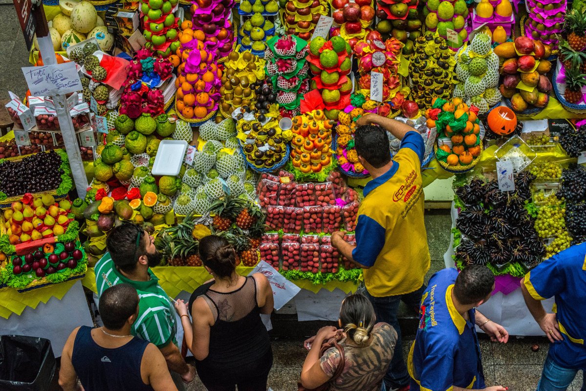 Las deudas asfixian a las familias brasileñas pese a una leve mejora económica
