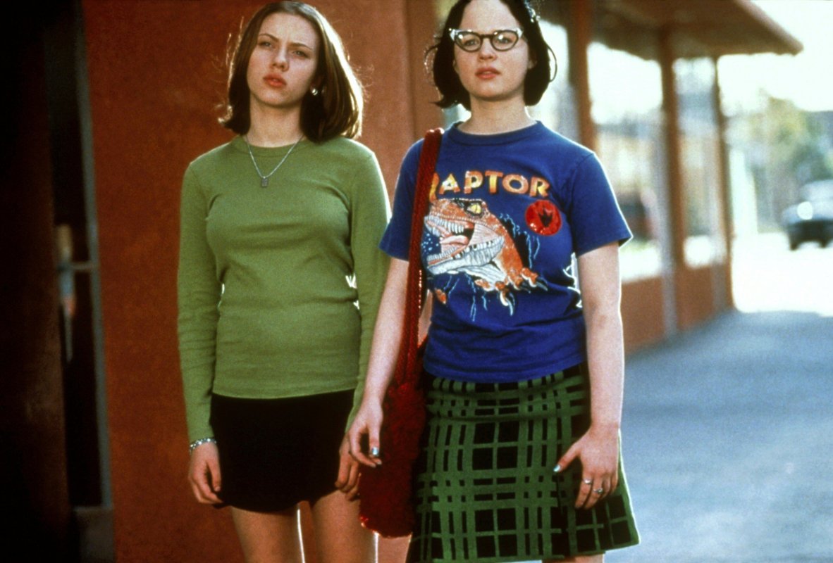 “Absolutamente todo su vestuario es maravilloso”: 25 años de ‘Ghost World’, película de culto de Scarlett Johansson