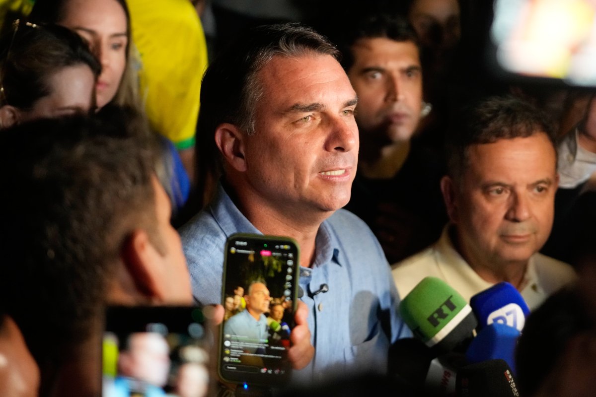 Flávio Bolsonaro, tras ganar la primera vuelta: “Brasil quiere cambio. Se ha decretado el fin de la era del PT”
