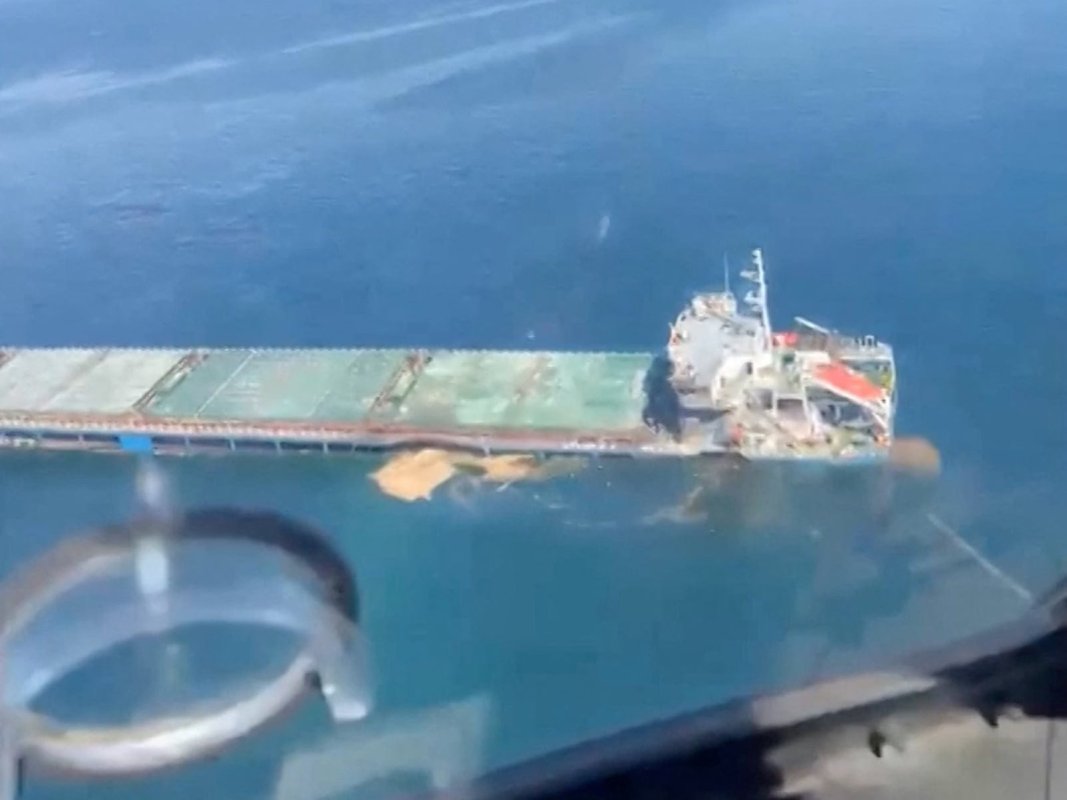Dos tripulantes muertos y 11 rescatados tras el ataque con dron a un carguero turco en el mar Negro