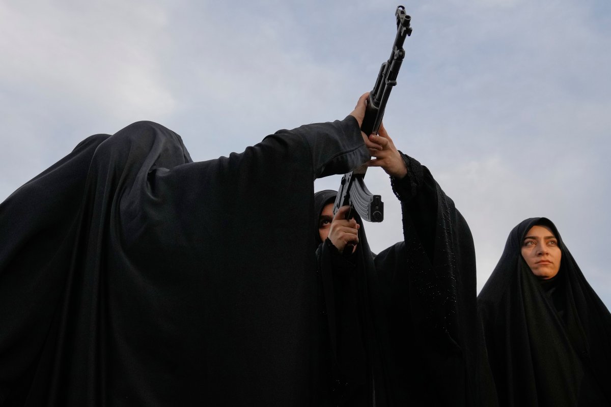 Irán empieza a entrenar a voluntarios civiles para la “defensa nacional”