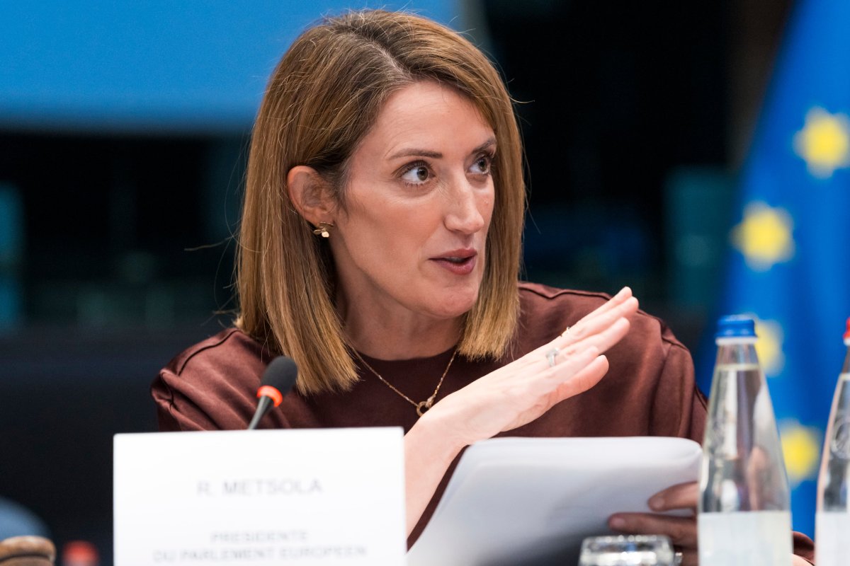 La presidenta del Parlamento Europeo denuncia el “intolerable” acoso con pornografía ‘deepfake’ a decenas de eurodiputadas