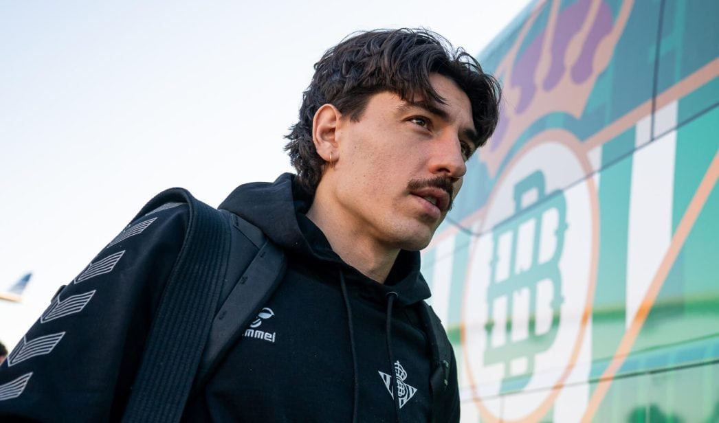 La fiscalía abre una investigación contra un ‘youtuber’ por comentarios homófobos sobre el futbolista Héctor Bellerín