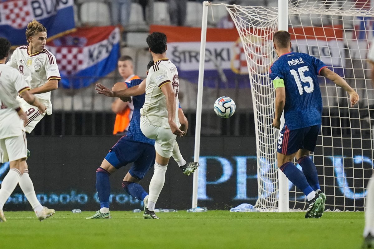 Merino, tras su doblete: “Mis goles son el resultado de esta familia”