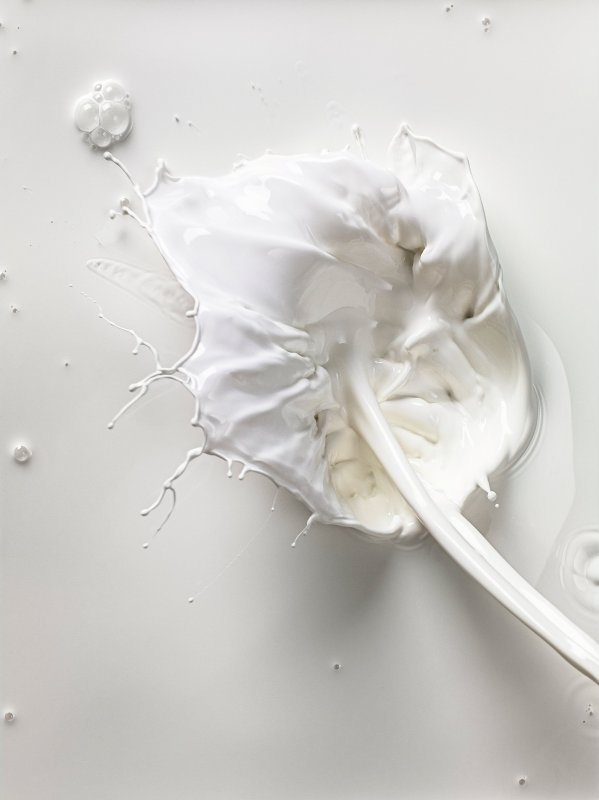 La cosmética se obsesiona con la leche. ¿Las causas? La obsesión por el bienestar, la nostalgia o los cambios en los discursos dermatológicos