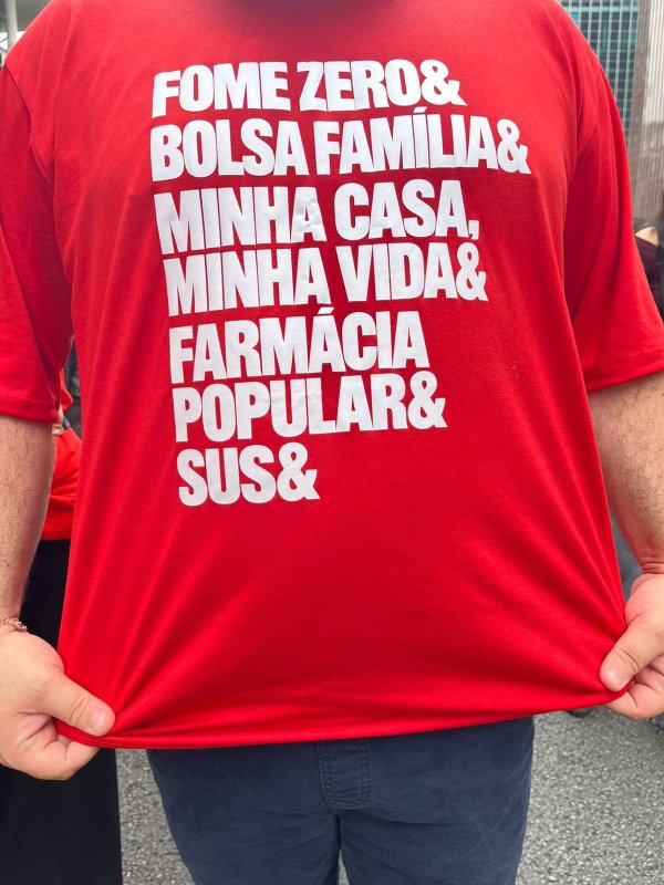 Lula saca a la calle una marea roja para emprender la remontada y ganar las elecciones