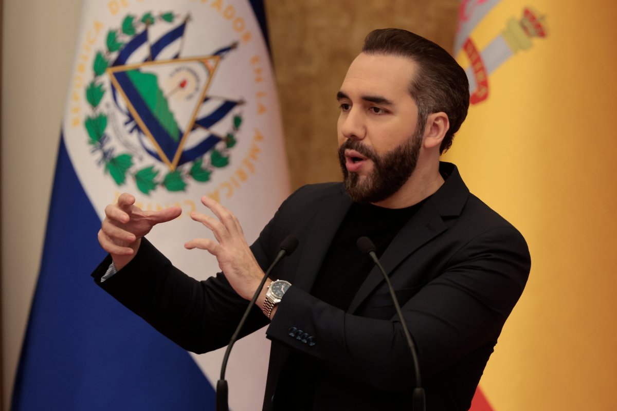 Bukele evalúa la liberación condicional de la mitad de los 92.000 presos de su estado de excepción