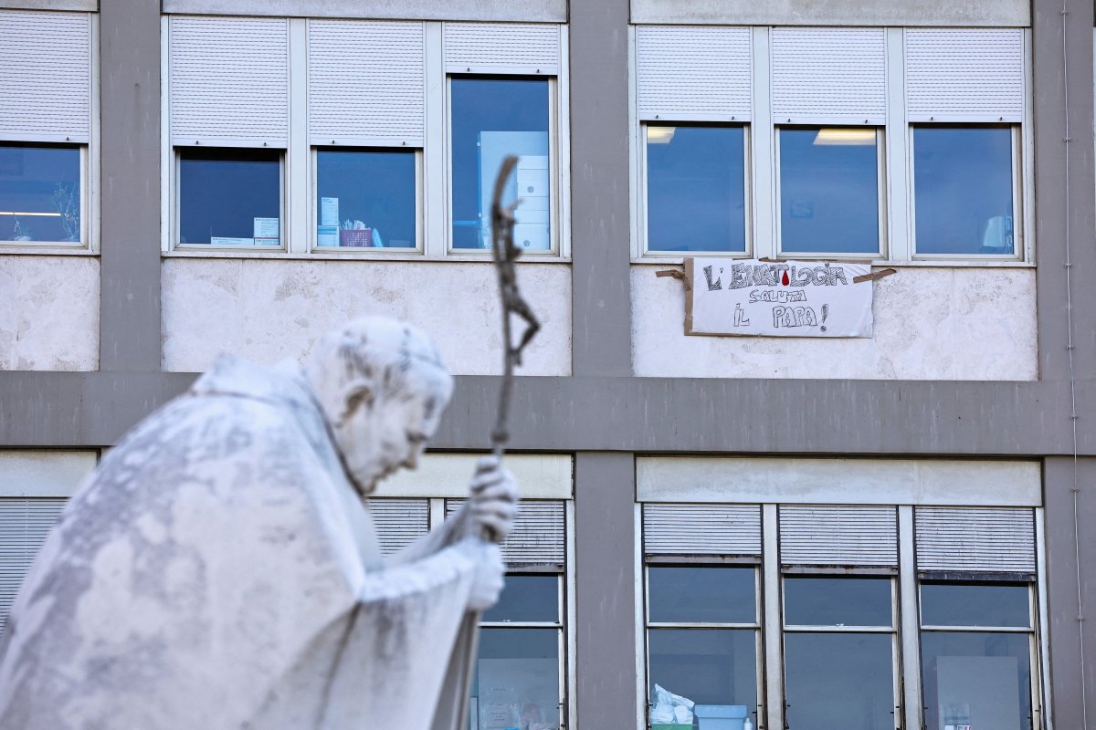 El Papa evoluciona “con normalidad” y realiza fisioterapia dos días después de su operación