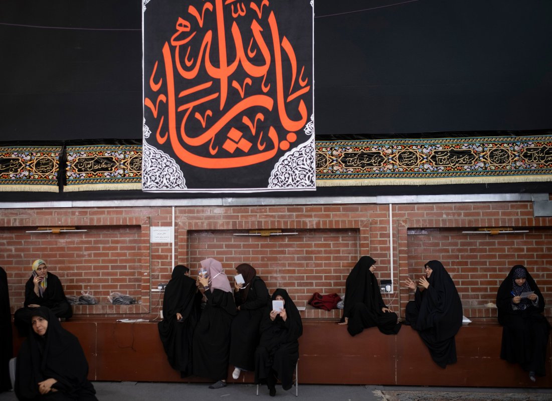 El ‘hiyab’ agita Azerbaiyán: protestas y detenciones por las restricciones al velo islámico