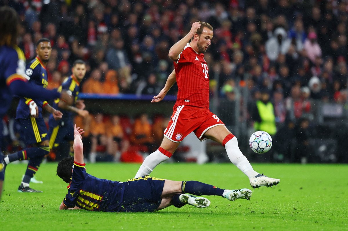 Kane vale por todos los volantes del Arsenal en el empate del Bayern frente a los ingleses