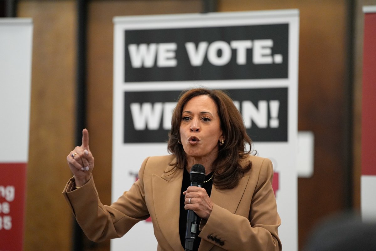La gira de regreso de Kamala Harris: la exvicepresidenta entra en campaña y coquetea con volver a presentarse