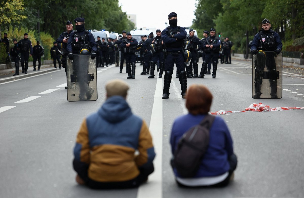 Macron trata de retomar el control con la prohibición de manifestaciones y el blindaje de las ciudades