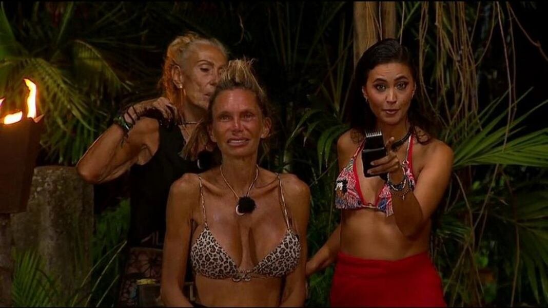 Carmen Borrego se convierte en presentadora de ‘Supervivientes’ durante unos minutos y Yola Berrocal se rapa el pelo a cambio de una tarta