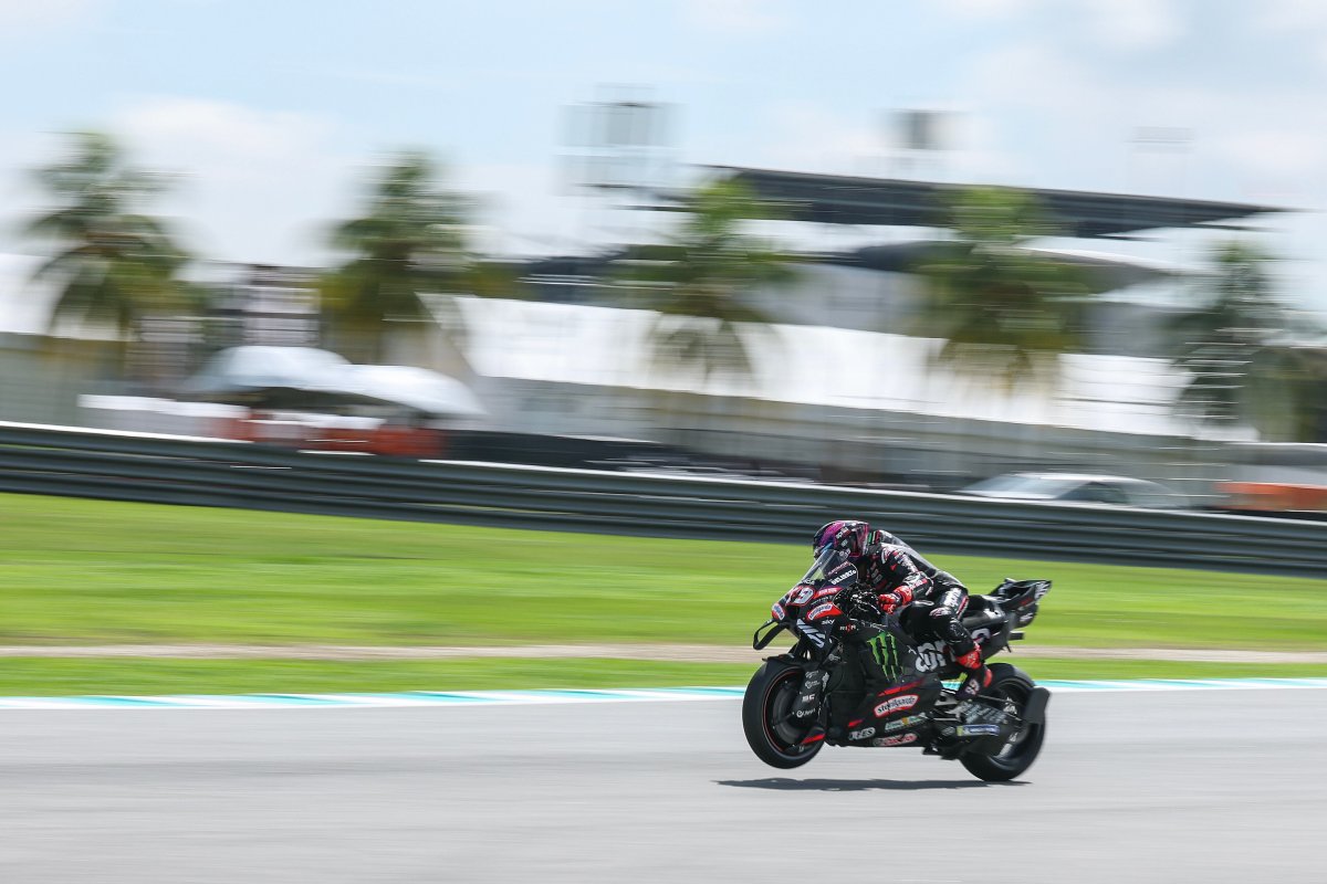 Jorge Martín completa 15 vueltas en MotoGP con un brazo roto