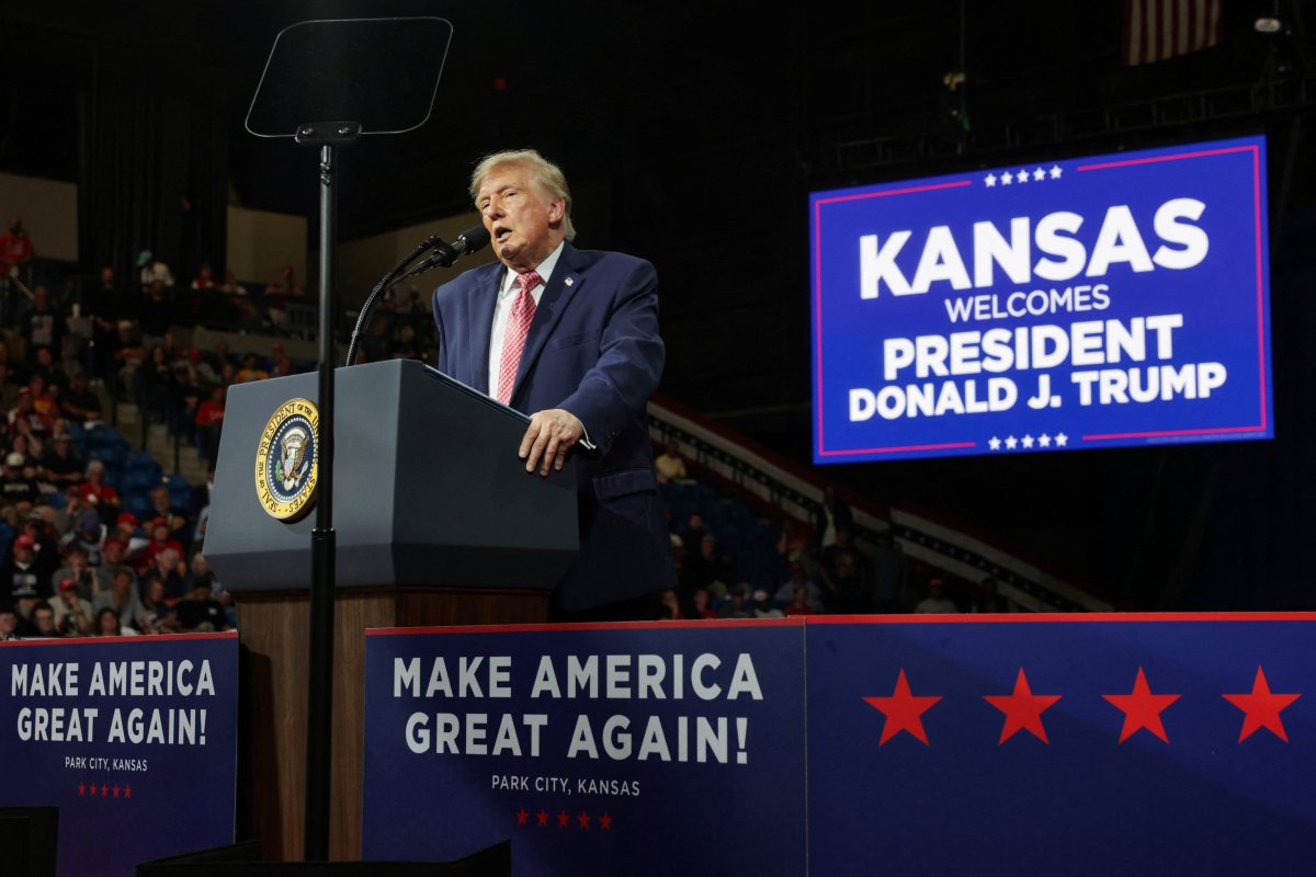 Trump retoma sus mítines en Iowa y Kansas, tras una abrupta cancelación casi a las puertas de las ‘midterms’